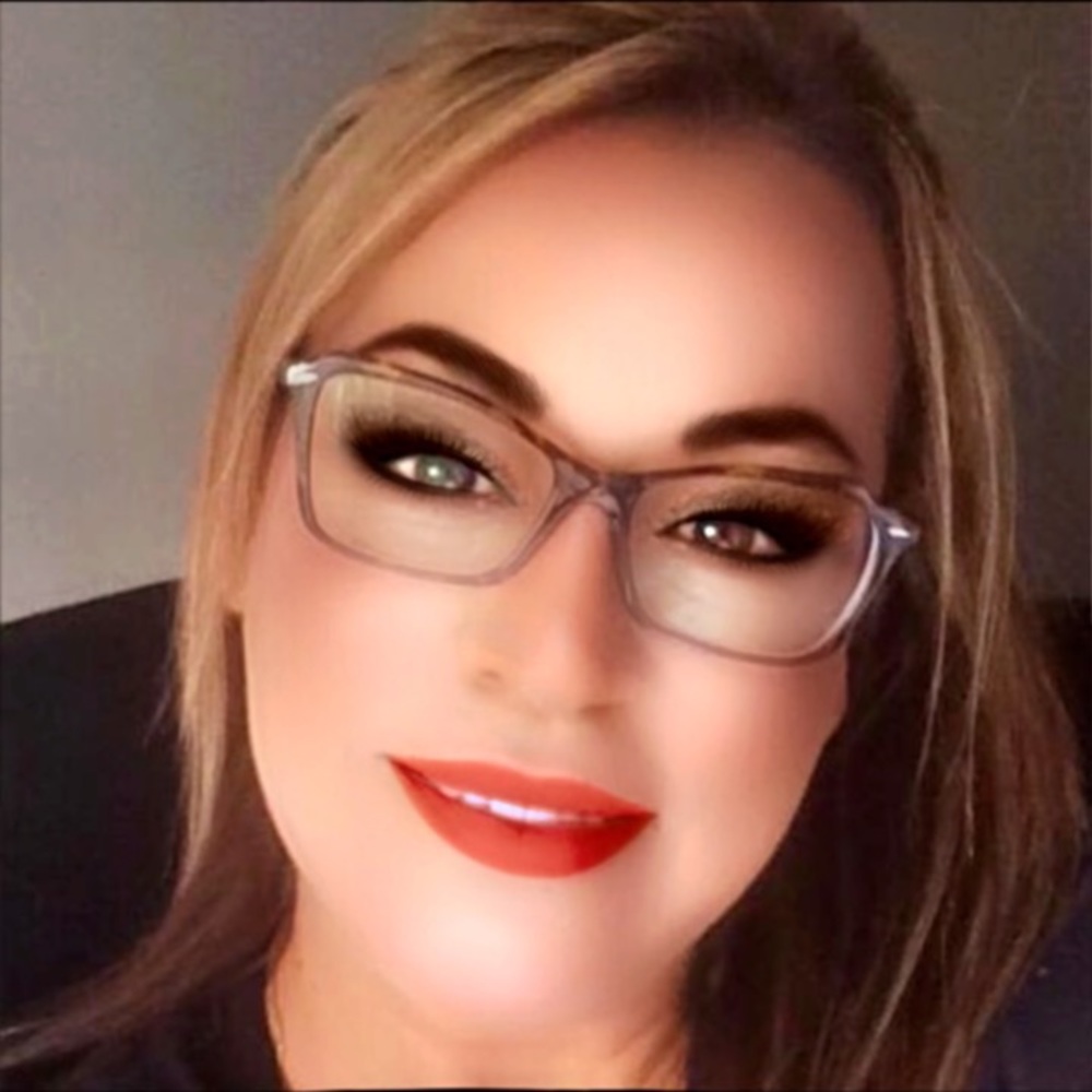 Meet your Posher, Leila